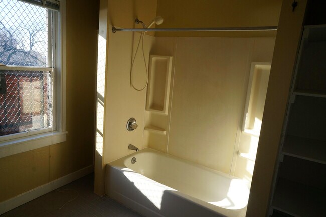 Bathroom - 1722 Bolton St