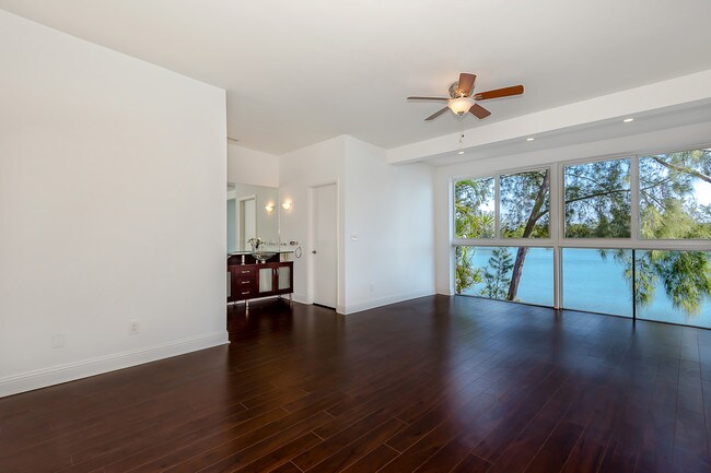 Building Photo - 5009 SW 71st Pl