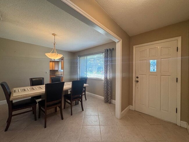 Building Photo - 3/2 in Pelican Bay