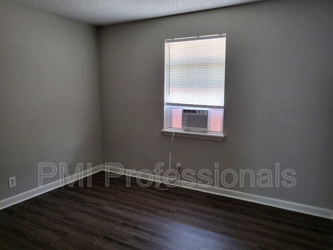 Building Photo - 3417 Moonlight Dr