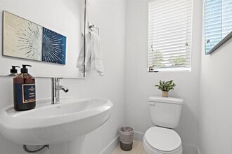 Building Photo - 1586 W Tidwell Rd