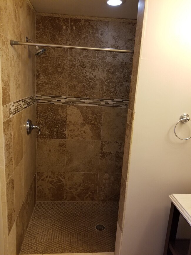 Foto del edificio - Spacious Studio in the Heart of Oceanside-Utilities Included