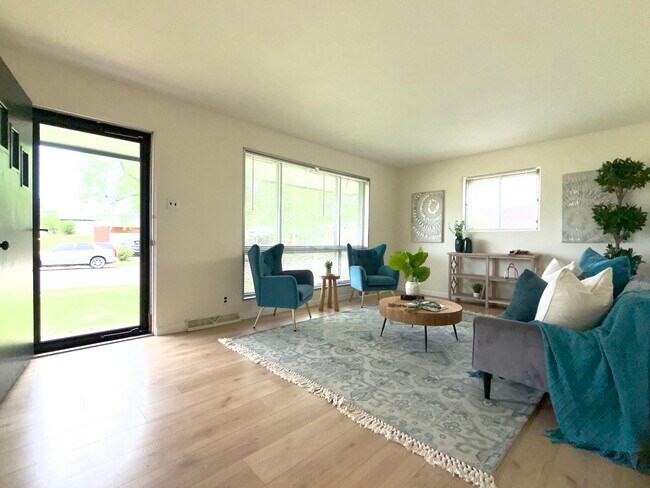 Livingroom - 1928 Cornell Ave
