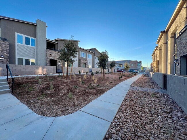 Foto del edificio - Beautiful Newer 4 Bedroom Home in Cadence with Large Loft