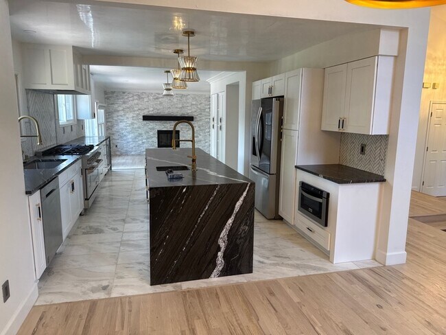 Foto del edificio - 3312 S Tulare Cir