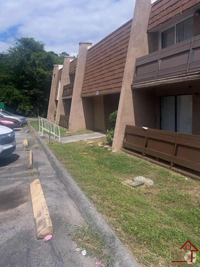 Building Photo - 915 S Seminole Dr