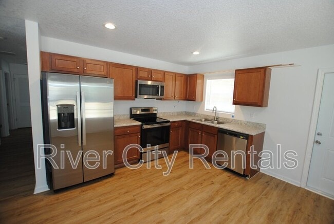 Building Photo - 5625 Overlook Dr E
