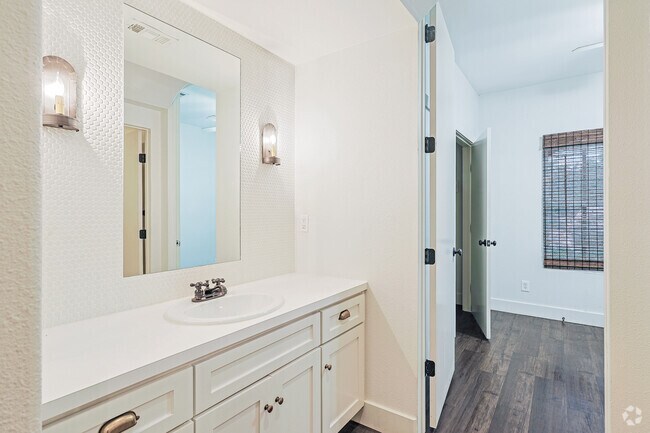 1 habitación, 1 baño - 410 pies cuadrados - Baño - Alma Woodward