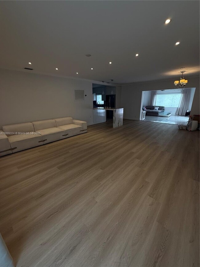 Foto del edificio - 675 NE 93rd St