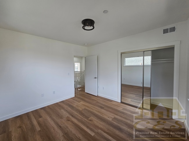 Foto del edificio - Modern Elegance Meets Timeless Charm – 4 bedroom 4 bath Home in North Oakland
