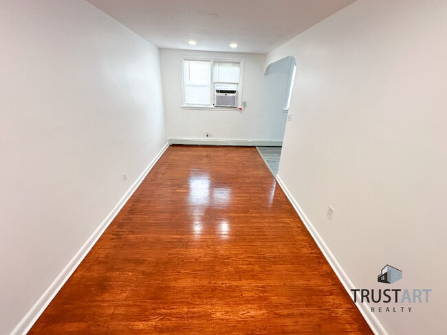 Building Photo - 3 Bedroom house in Oxford Circle, North Ea...
