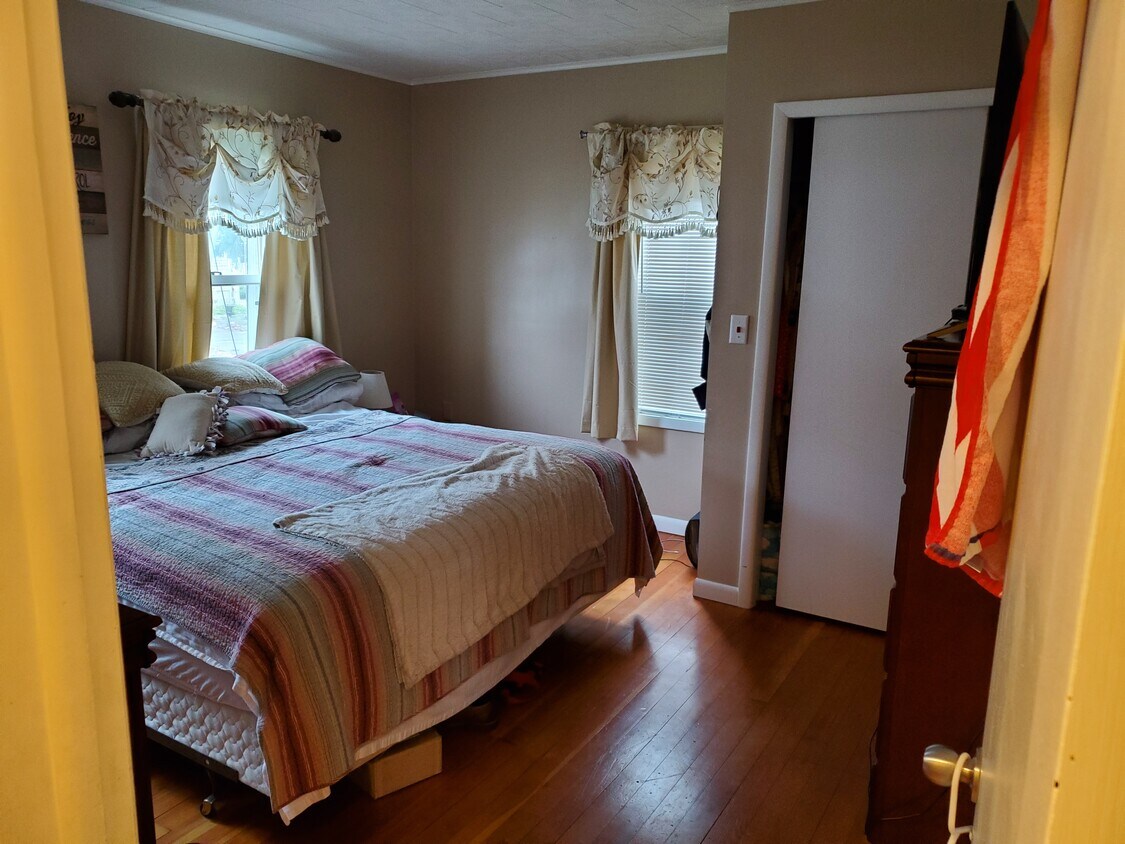 12 Pattagansett Dr Unit 1, East Lyme, CT 06333 Apartments in East