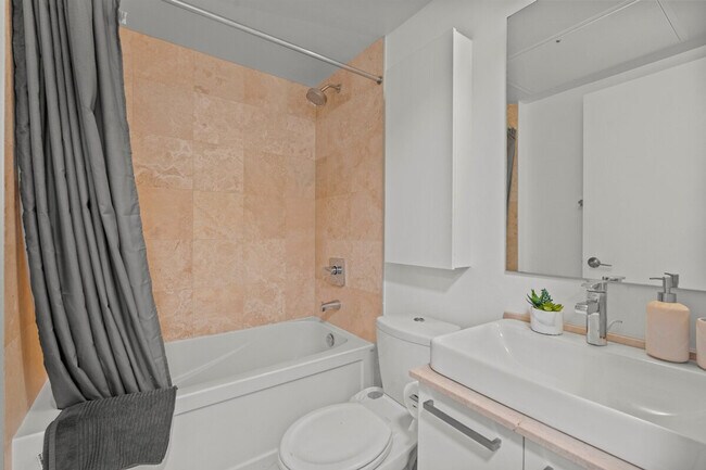 Building Photo - 25 Lower Simcoe St