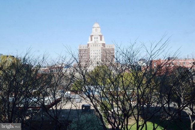 Building Photo - 210 Locust St