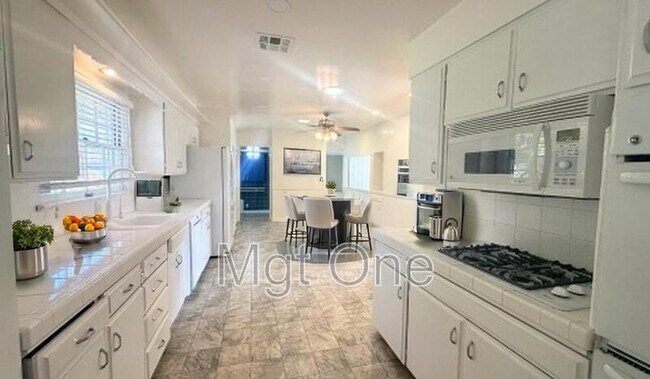 Foto del edificio - 2944 McAllister St