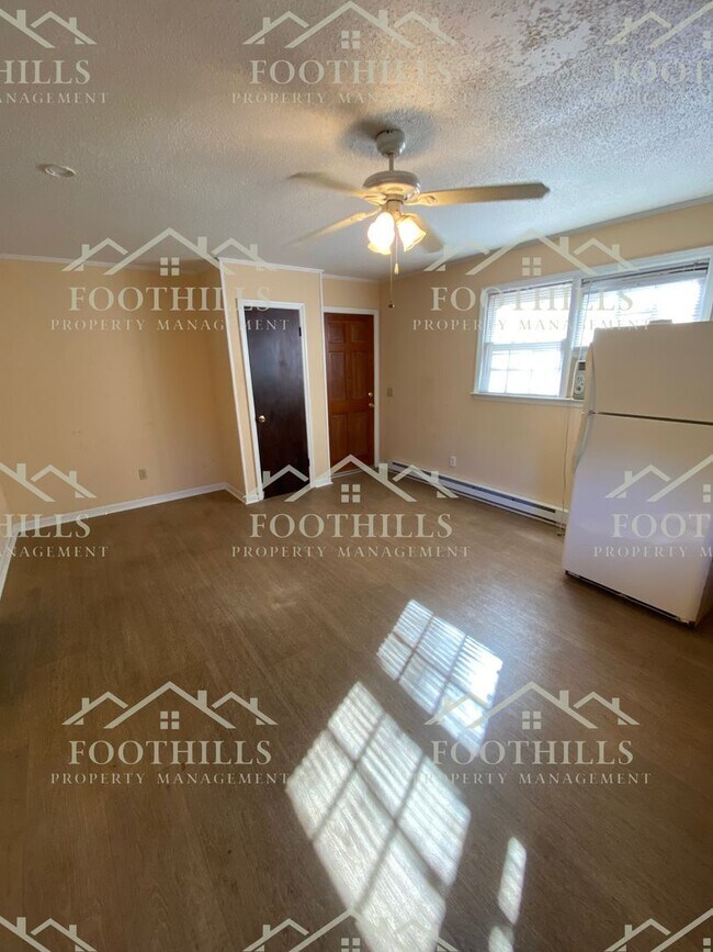 Building Photo - 115 Holliday Ln
