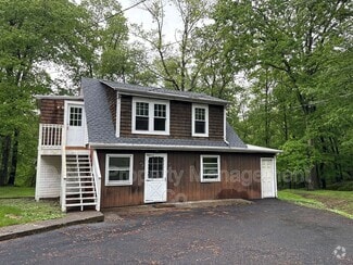 Building Photo - 4036 Manor Dr