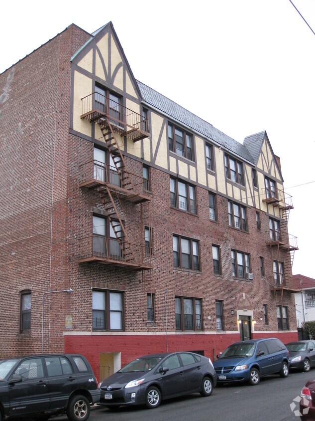 Building Photo - Hyacinth Court