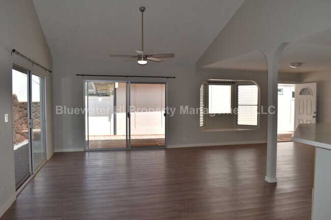 Foto del edificio - Renovated Single Level 3/2 w/ garage Waipi...