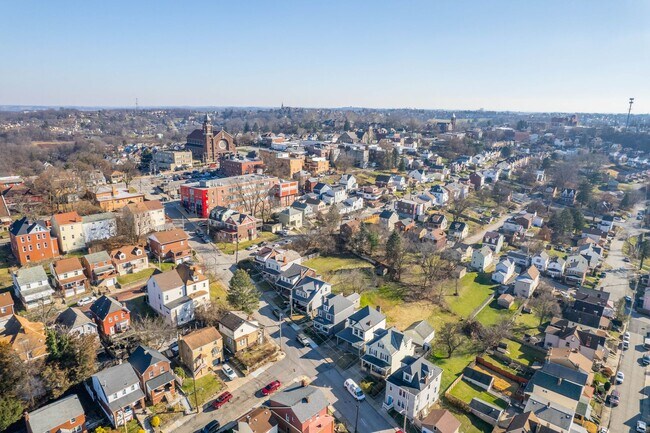 Foto del edificio - Stunning 3 bedroom home in Carrick available August 1!