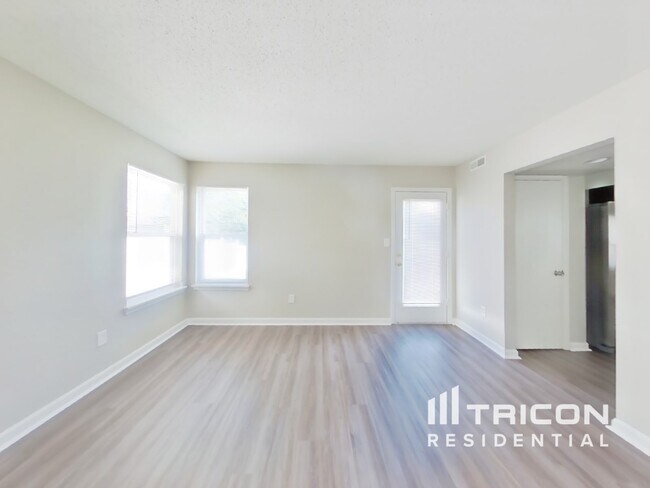 Foto del edificio - 8513 Sweet Birch Dr