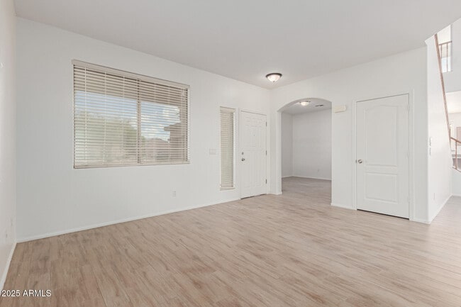 Building Photo - 40882 W Robbins Dr