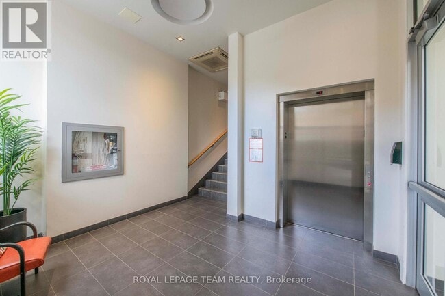 Photo du bâtiment - 390 Booth St