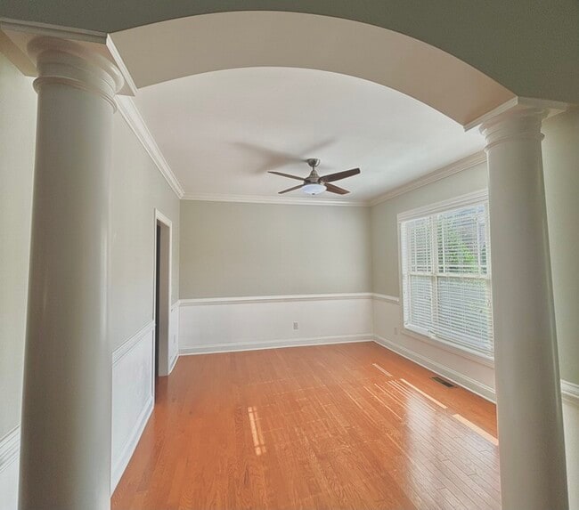 Building Photo - 1533 Lily Creek Dr