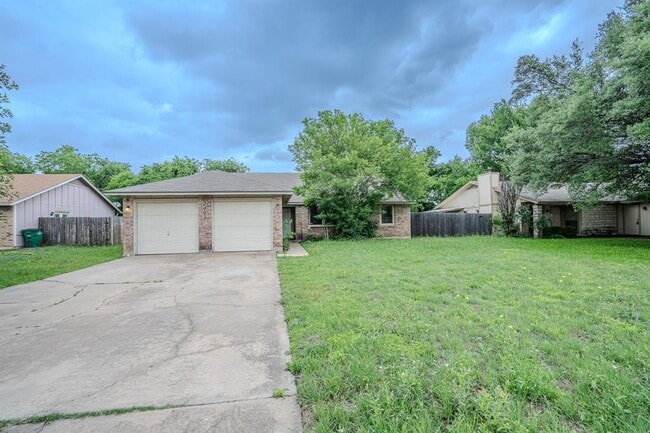 Building Photo - 12403 Tree Line Dr