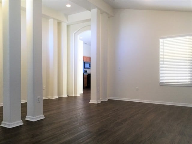 Foto del edificio - 3319 Benson Park Blvd