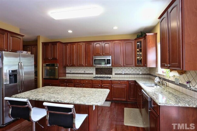 Foto del edificio - Spacious 5-Bedroom Family Home in Cary wit...