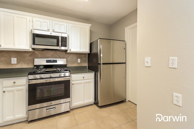 Building Photo - 8422 Ashlawn Dr