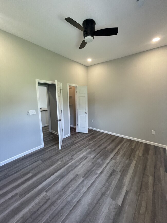 Building Photo - 1616 8th Ave