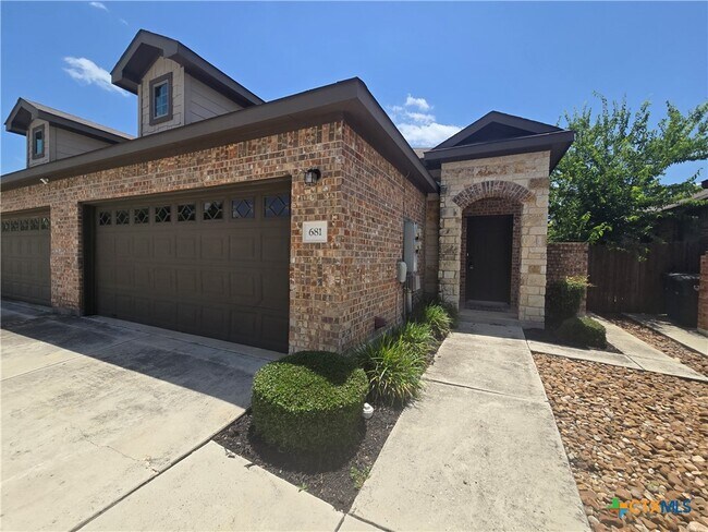 Foto del edificio - 685 Creekside Cir
