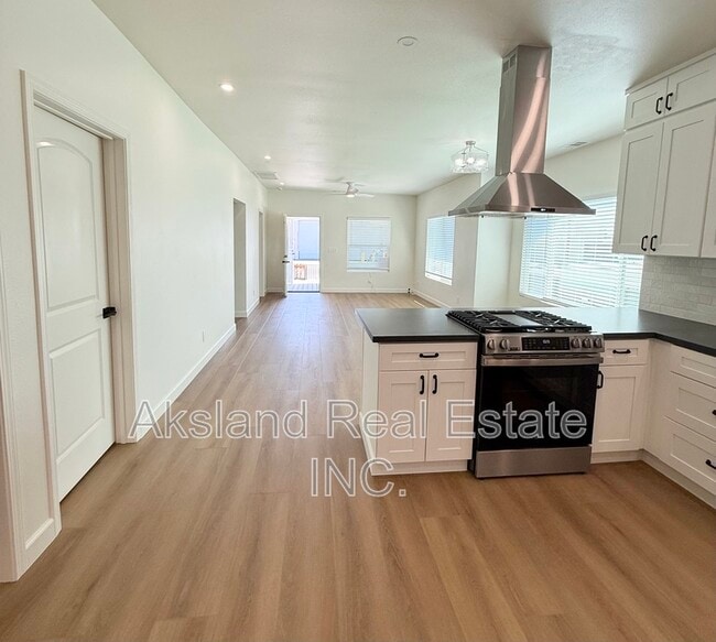 Building Photo - 4701 Elm St