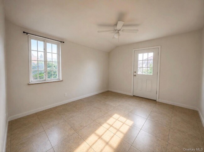 Building Photo - 15-35 153rd Pl