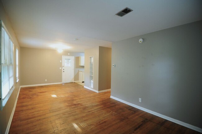 Building Photo - 4110 Broyles Ave SW