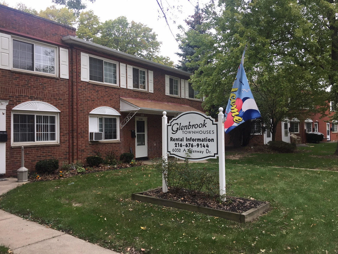 Primary Photo - Glenbrook Townhouses