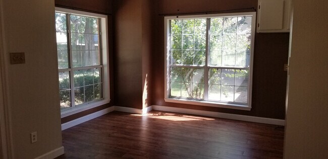 Building Photo - 3 BD, 2 BA, Home in Cabot