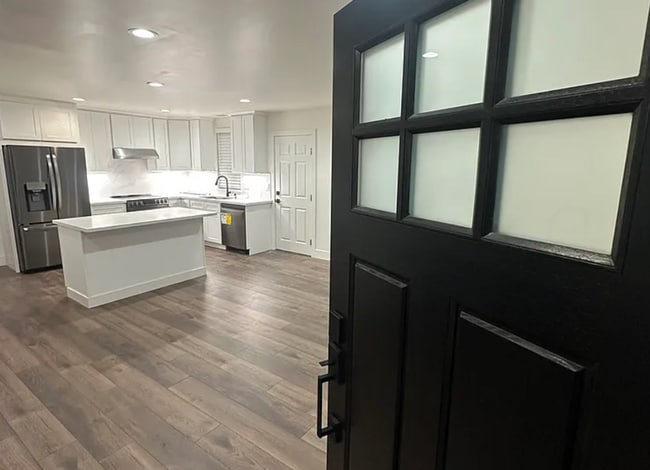 Building Photo - Beautiful Hayward 3/1!  Please read entire ad for viewings