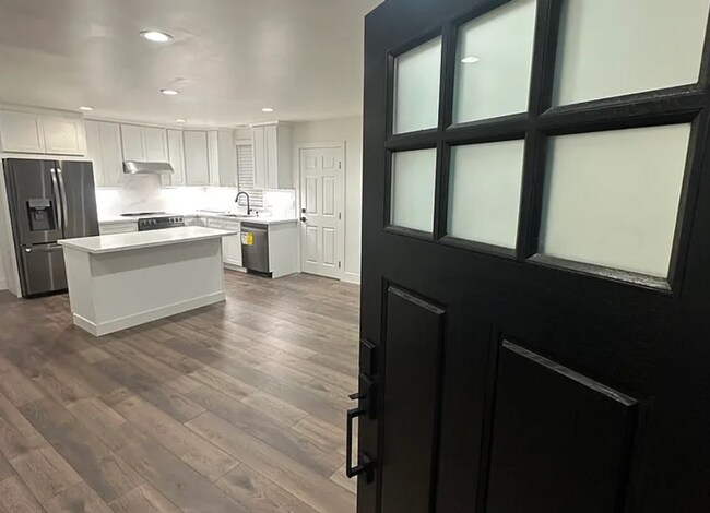 Foto del edificio - Beautiful Hayward 3/1!  Please read entire ad for viewings