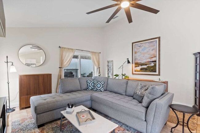 Building Photo - 1826 Castile St