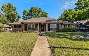 Building Photo - 1531 Pickwick Ln