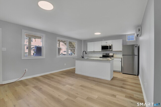 Foto del edificio - 194 Hartford Rd