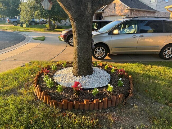 Building Photo - 105 Sandy Lyle Cove