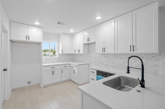 Foto del edificio - 909 Knight St