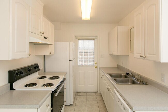 Building Photo - 418 Knickerbocker St