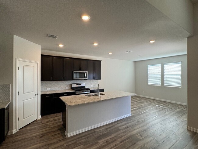 Building Photo - 3803 Richland Dr