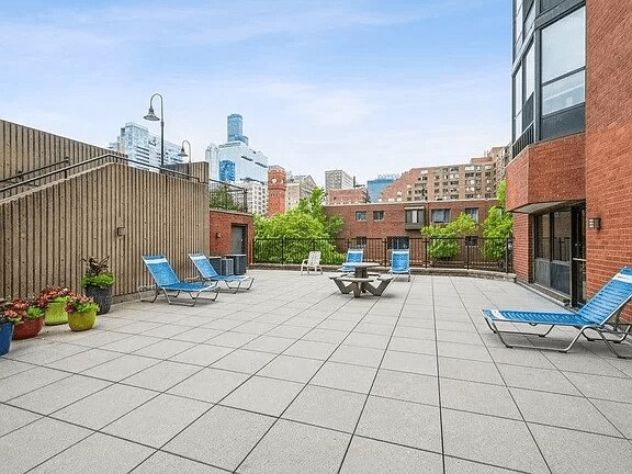 Shared subdeck - 899 S Plymouth Ct