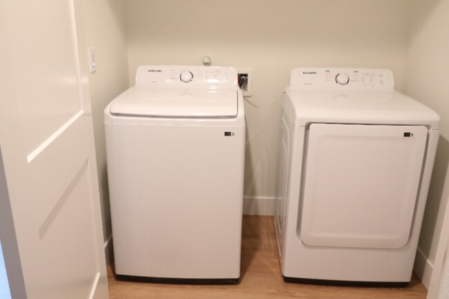 Building Photo - 12901 SE Ridgecrest Rd